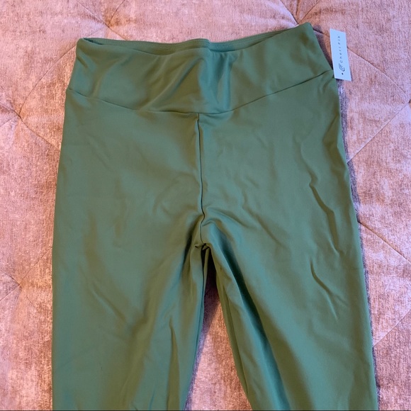 CheriFit Olive Scrunch Leggings - Picture 6 of 9